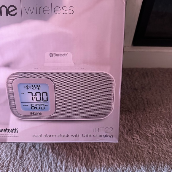 IHOME WIRELESS DUAL ALARM CLOCK - Picture 2 of 5